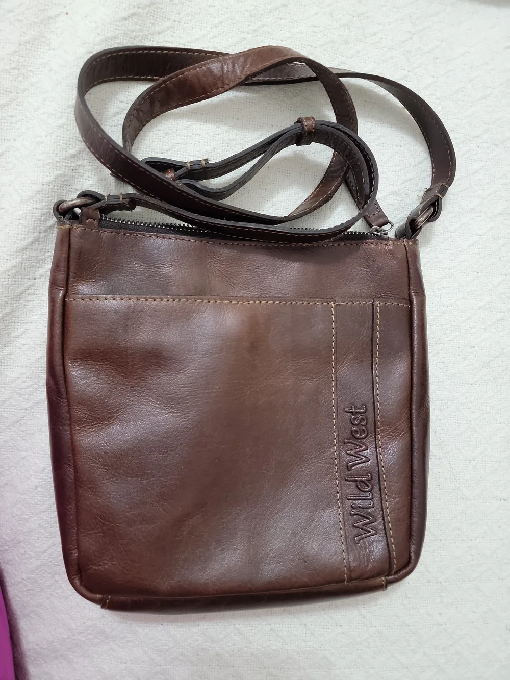 Classic Brown Leather Messenger Bag with Adjustable Strap